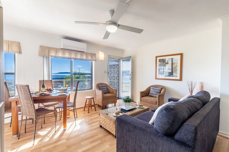 Blue Vista 8/13 Victoria Parade – Studio with air con and spectacular views