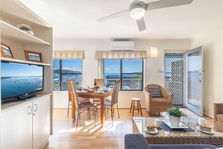 Blue Vista 8/13 Victoria Parade – Studio with air con and spectacular views