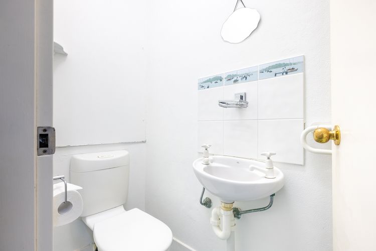 Mistral Court, 15/17 Mistral Close – fantastic unit with wifi and water views