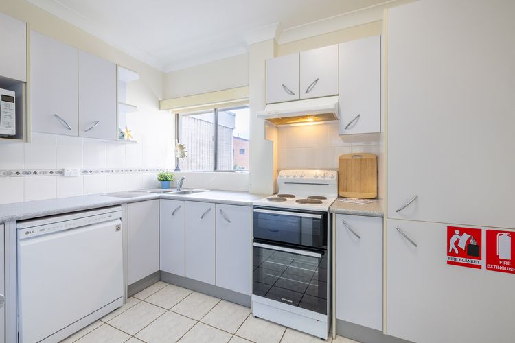 Mistral Court, 15/17 Mistral Close – fantastic unit with wifi and water views