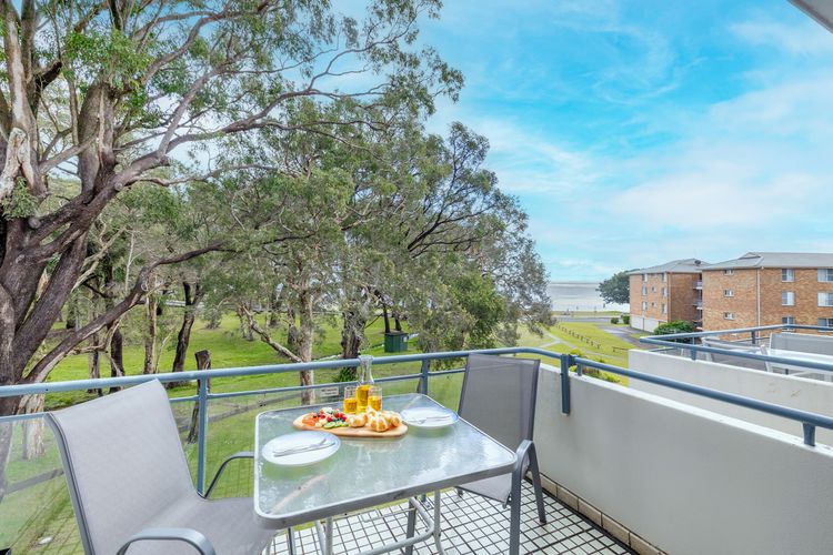 Mistral Court, 15/17 Mistral Close – fantastic unit with wifi and water views