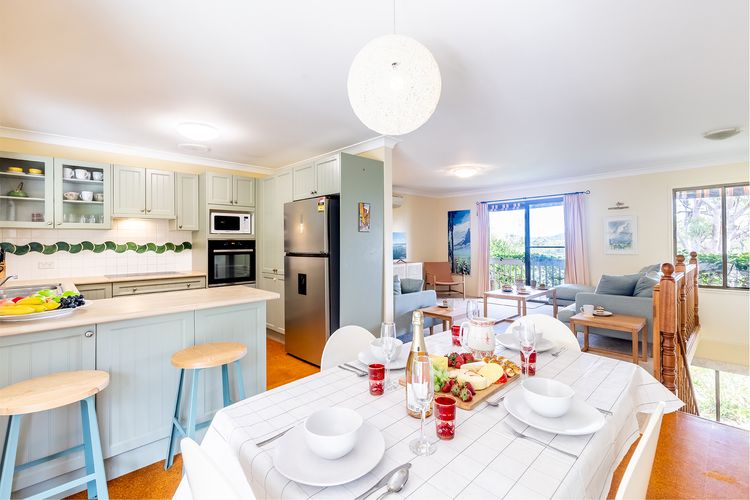 Tanilba 23 Flannel Flower Fairway meaning White Flower