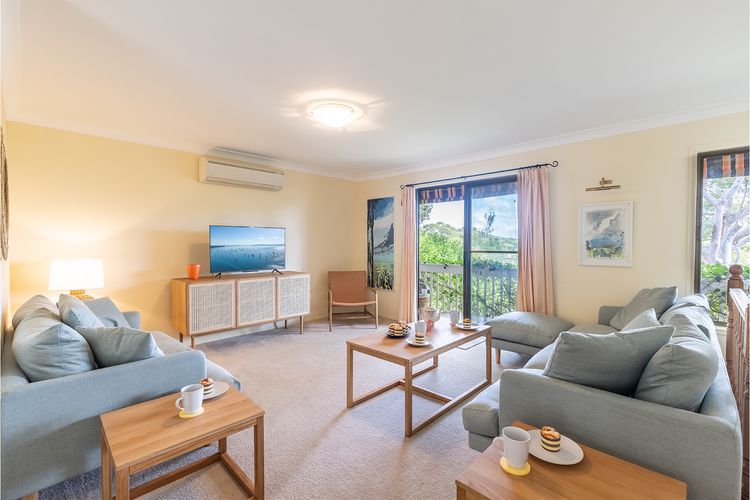 Tanilba 23 Flannel Flower Fairway meaning White Flower