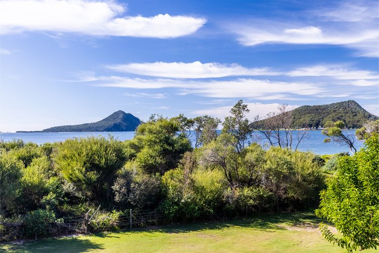 Shoalhaven, 2/28 Voyager Close – waterfront unit