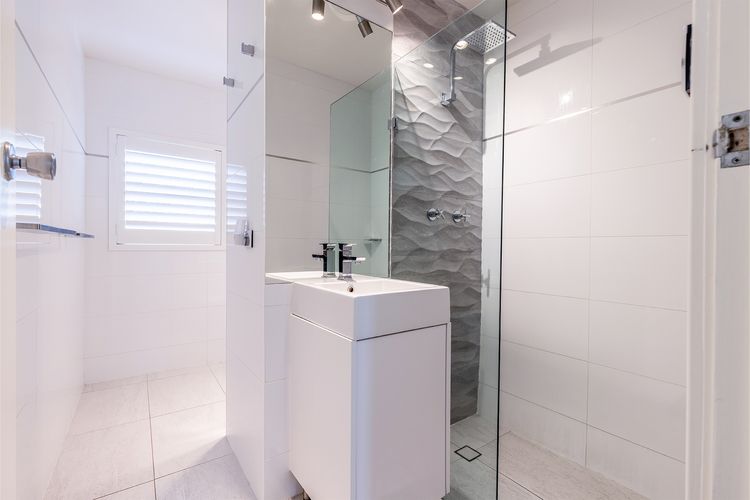 Shoalhaven, 2/28 Voyager Close – waterfront unit