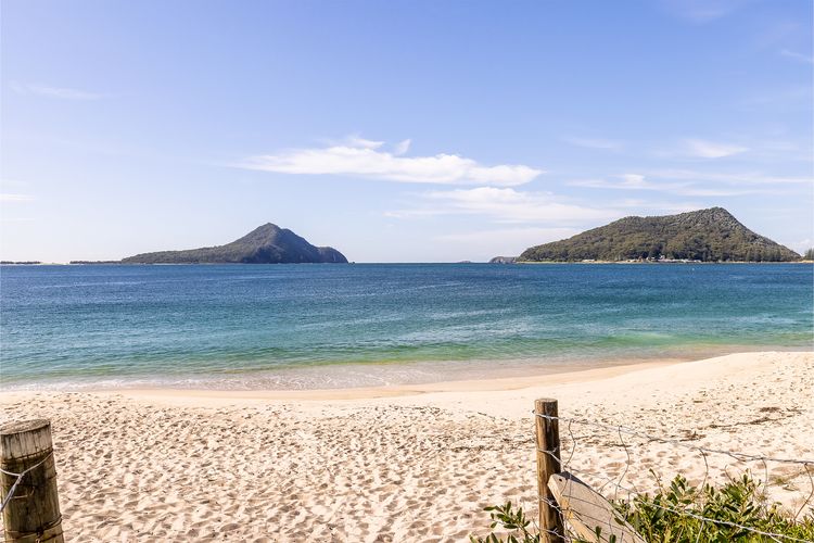 Shoalhaven, 2/28 Voyager Close – waterfront unit