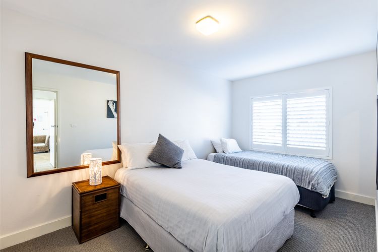 Shoalhaven, 2/28 Voyager Close – waterfront unit