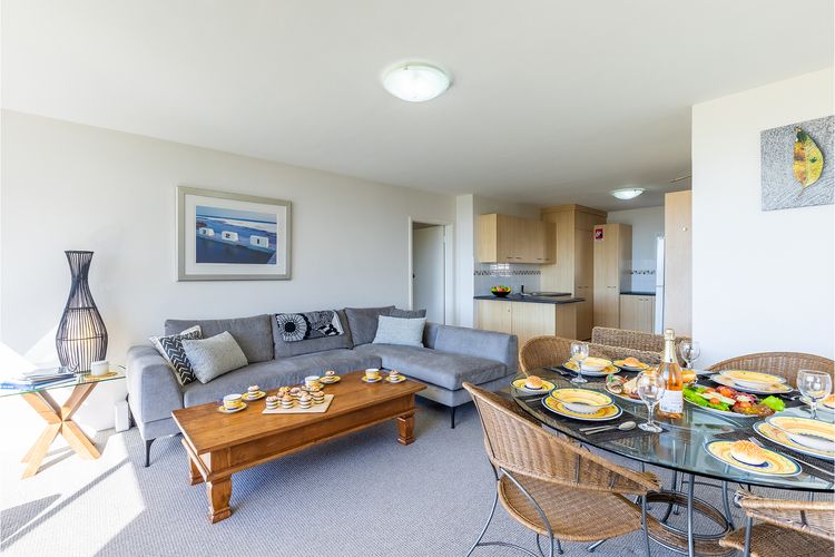 Shoalhaven, 2/28 Voyager Close – waterfront unit