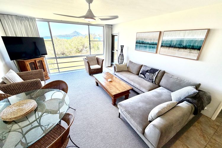 Shoalhaven, 2/28 Voyager Close – waterfront unit