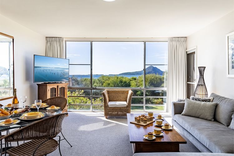 Shoalhaven, 2/28 Voyager Close – waterfront unit