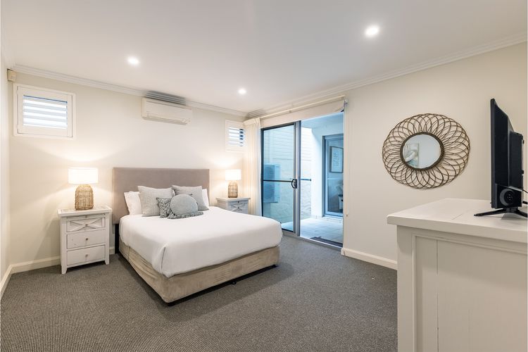Seaview Splendour, 2/163 Soldiers Point Rd – waterfront stunning unit