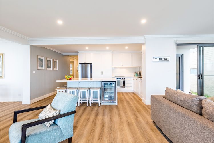 Seaview Splendour, 2/163 Soldiers Point Rd – waterfront stunning unit