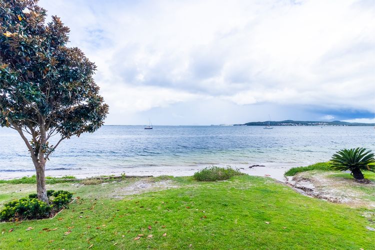 Seaview Splendour, 2/163 Soldiers Point Rd – waterfront stunning unit