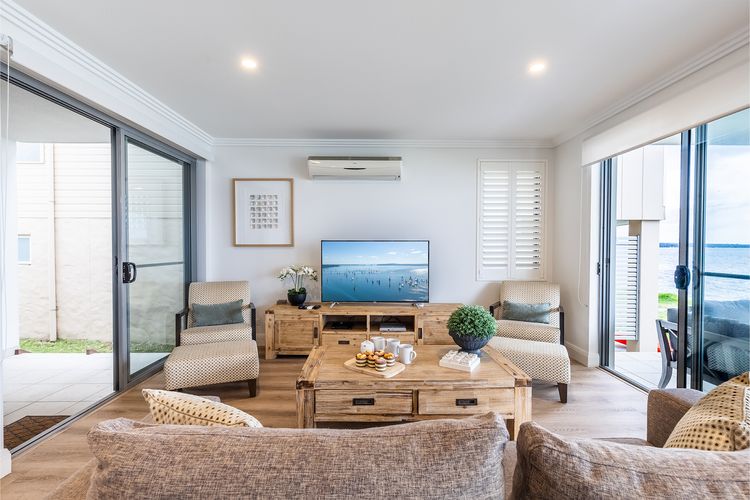 Seaview Splendour, 2/163 Soldiers Point Rd – waterfront stunning unit