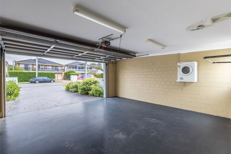 Seaview Splendour, 2/163 Soldiers Point Rd – waterfront stunning unit