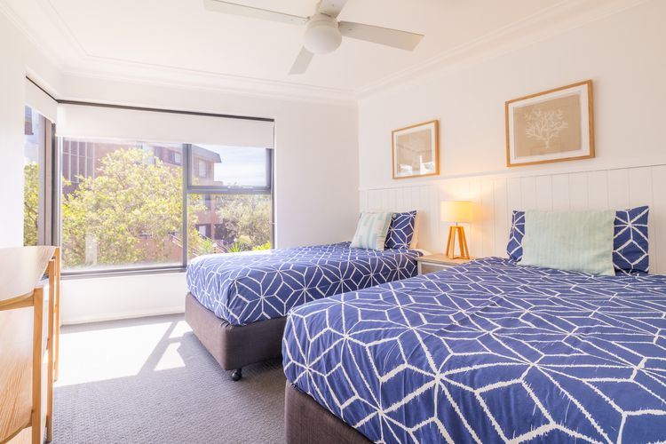 Florentine, 8/11 Columbia Close – opposite the beach with Air con and water views