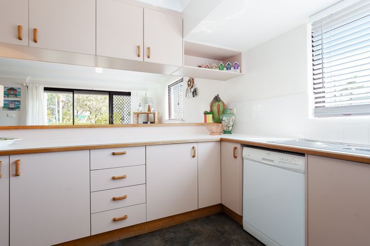 Carindale, 13/19 Dowling Street – Ground floor unit with complex pool and tennis court