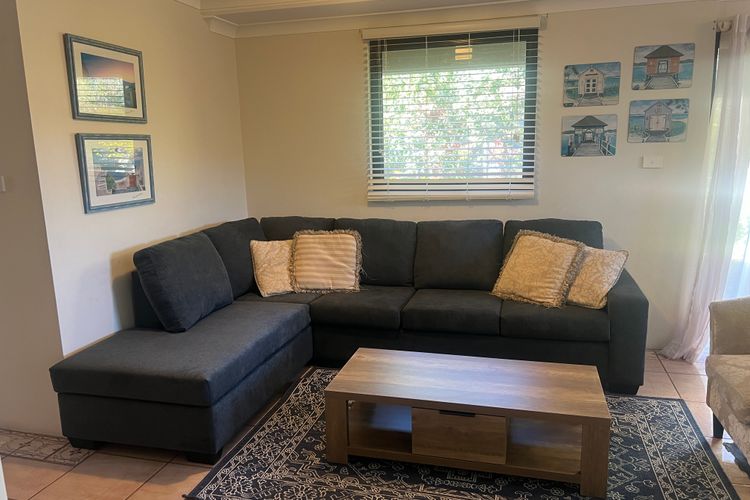 Carindale, 13/19 Dowling Street – Ground floor unit with air con, complex pool and tennis court