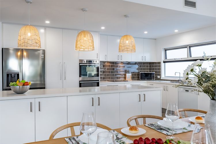 Sunset Jewel – 7a Cromarty Road, Soldiers Point – OCEAN VIEWS, BREATHTAKING SUNSETS, LINEN, AIR CON & Wi-Fi