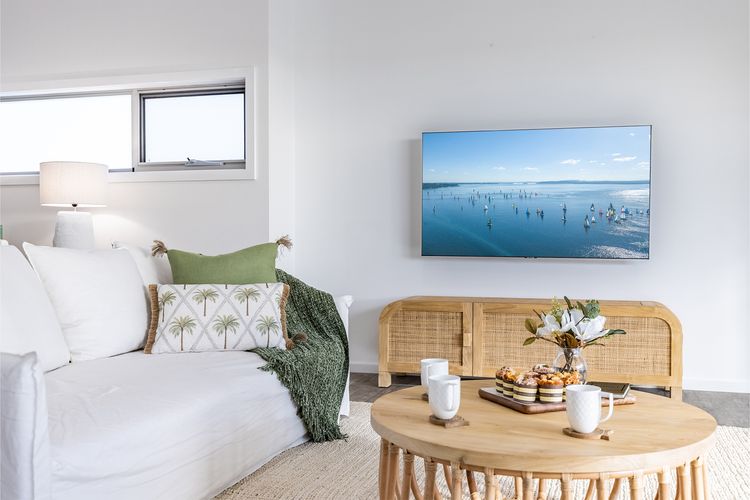 Sunset Jewel – 7a Cromarty Road, Soldiers Point – OCEAN VIEWS, BREATHTAKING SUNSETS, LINEN, AIR CON & Wi-Fi