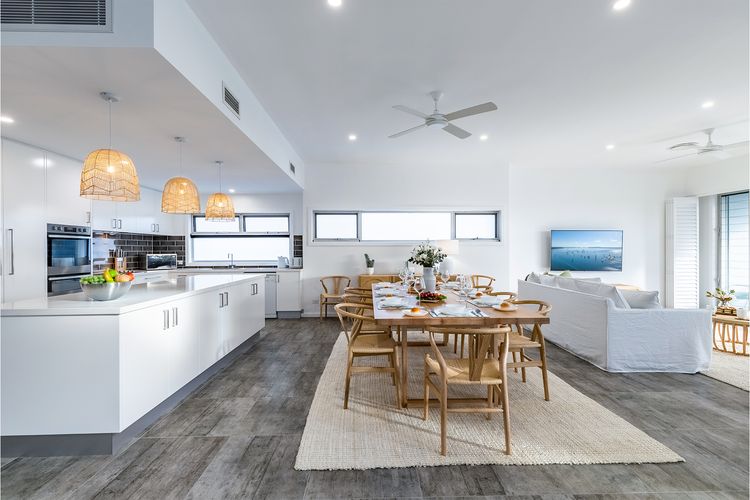 Sunset Jewel – 7a Cromarty Road, Soldiers Point – OCEAN VIEWS, BREATHTAKING SUNSETS, LINEN, AIR CON & Wi-Fi