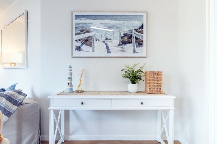Thurlow Lodge, 7/6 Thurlow Avenue – Beautifully styled unit with WiFi, views and a pool