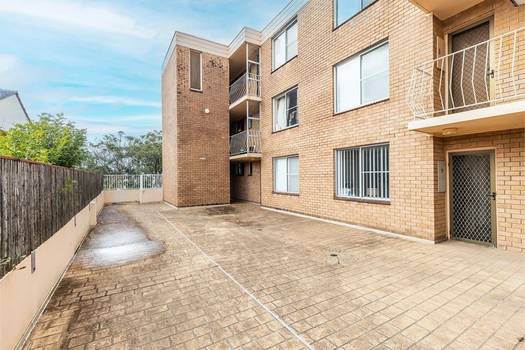 Thurlow Lodge, 7/6 Thurlow Avenue – Beautifully styled unit with WiFi, views and a pool