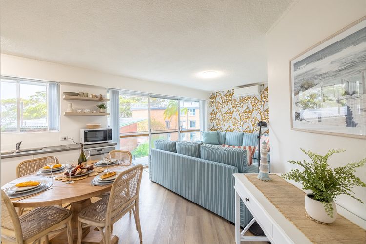 Thurlow Lodge, 7/6 Thurlow Avenue – Beautifully styled unit with WiFi, views and a pool