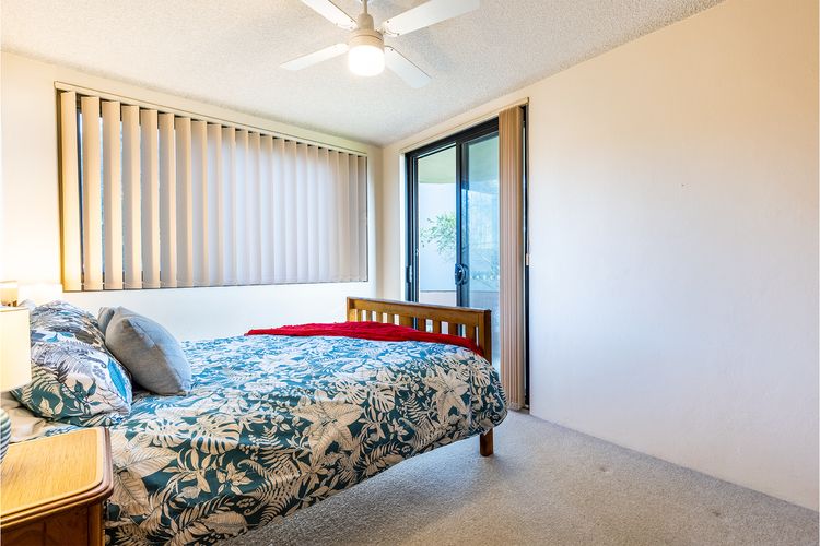 Columbia, 1/12 Columbia Close – large unit with fantastic water views
