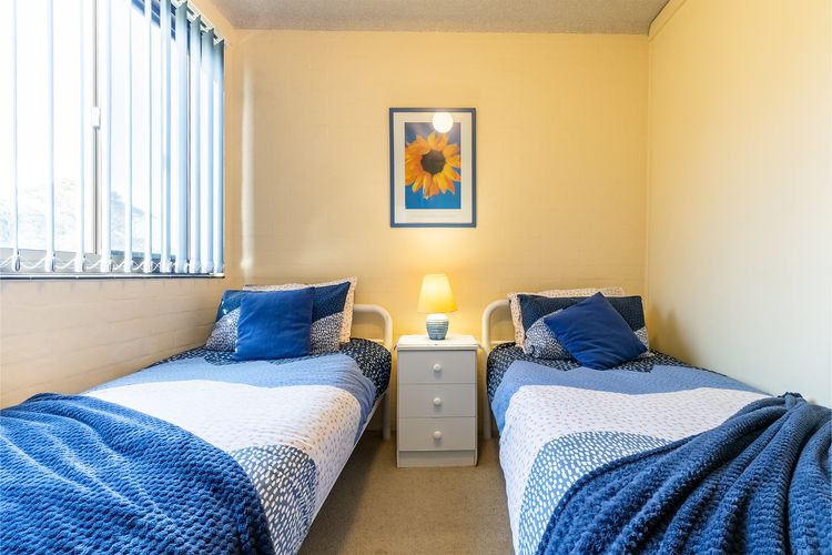 Columbia, 1/12 Columbia Close – large unit with fantastic water views