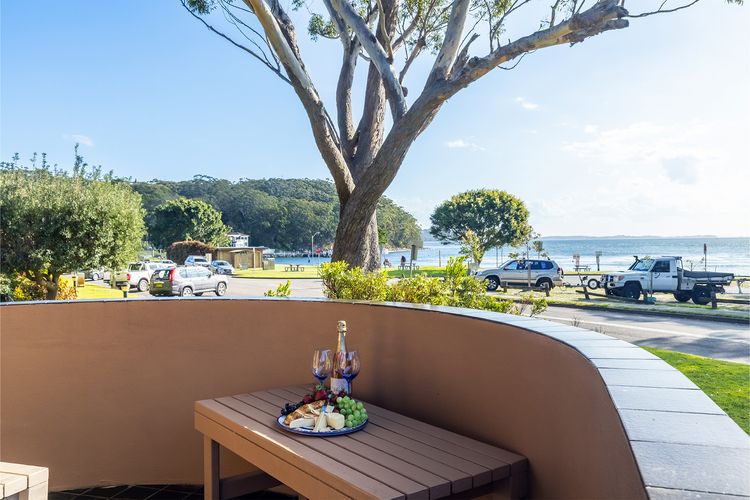 Columbia, 1/12 Columbia Close – large unit with fantastic water views