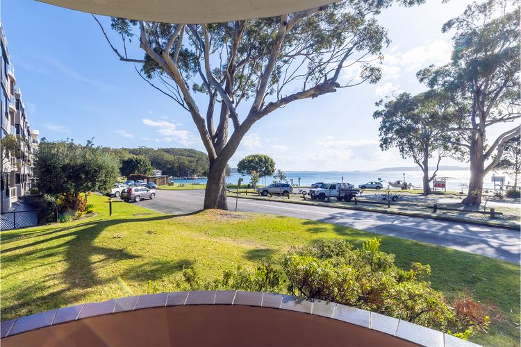 Columbia, 1/12 Columbia Close – large unit with fantastic water views