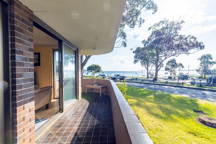 Columbia, 1/12 Columbia Close – large unit with fantastic water views