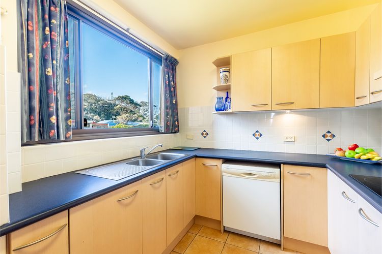 Columbia, 1/12 Columbia Close – large unit with fantastic water views