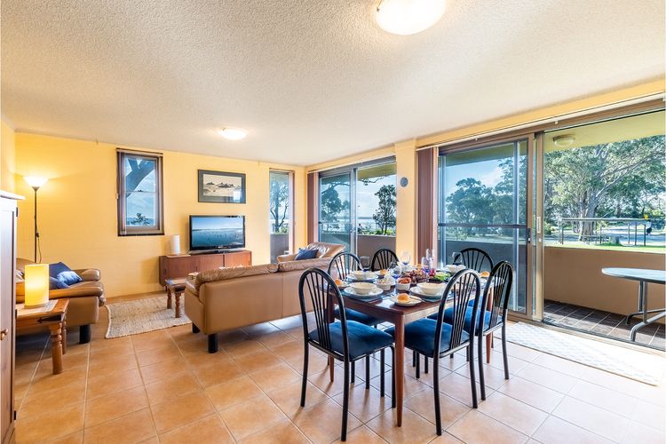 Columbia, 1/12 Columbia Close – large unit with fantastic water views