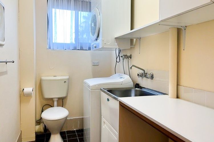 Columbia, 1/12 Columbia Close – large unit with fantastic water views