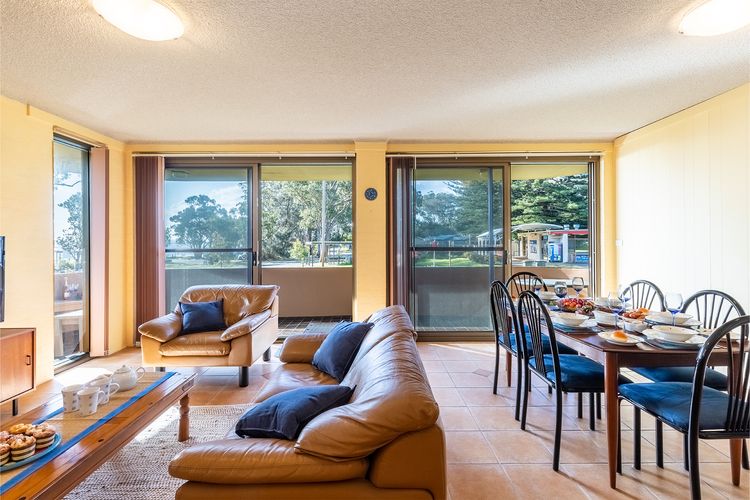 Columbia, 1/12 Columbia Close – large unit with fantastic water views