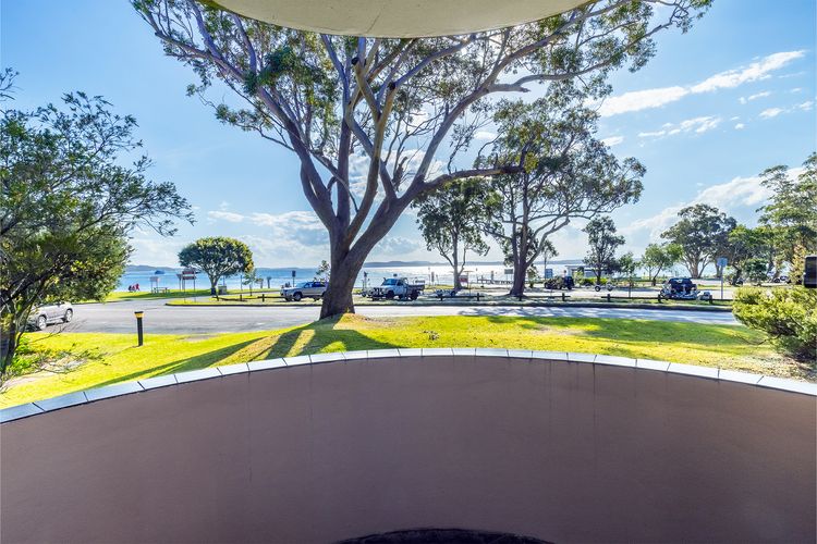 Columbia, 1/12 Columbia Close – large unit with fantastic water views