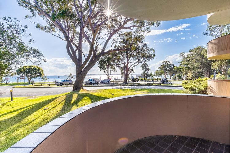 Columbia, 1/12 Columbia Close – large unit with fantastic water views
