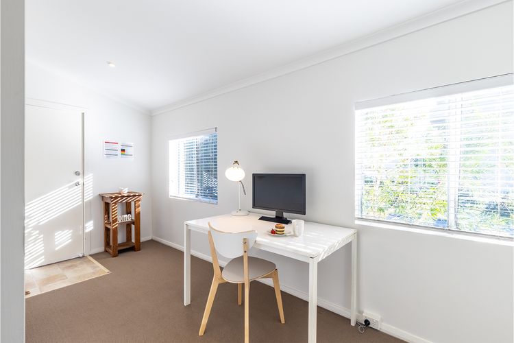 Tomaree Cottage 12 Tomaree Road – 200 mtrs to Beach – Pet Friendly, linen, WiFi & aircon