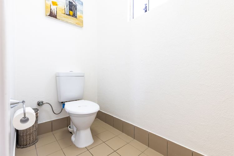 Tomaree Cottage 12 Tomaree Road – 200 mtrs to Beach – Pet Friendly, linen, WiFi & aircon