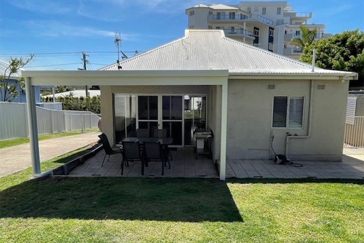 Tomaree Cottage 12 Tomaree Road – 200 mtrs to Beach – Pet Friendly, linen, WiFi & aircon