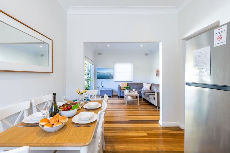 Tomaree Cottage 12 Tomaree Road – 200 mtrs to Beach – Pet Friendly, linen, WiFi & aircon