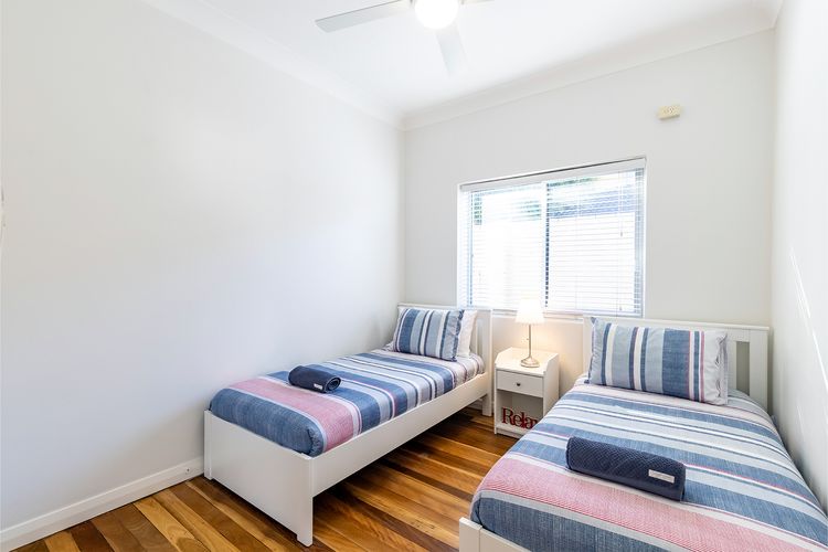 Tomaree Cottage 12 Tomaree Road – 200 mtrs to Beach – Pet Friendly, linen, WiFi & aircon