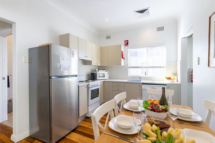 Tomaree Cottage 12 Tomaree Road – 200 mtrs to Beach – Pet Friendly, linen, WiFi & aircon