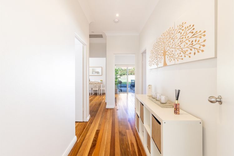 Tomaree Cottage 12 Tomaree Road – 200 mtrs to Beach – Pet Friendly, linen, WiFi & aircon