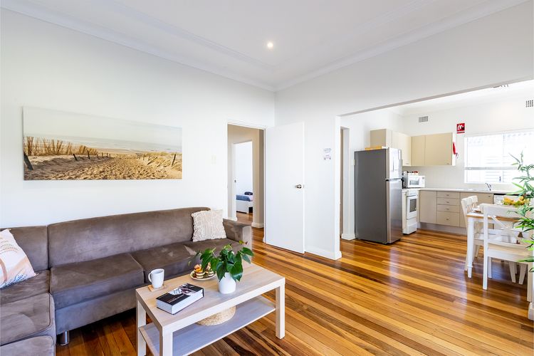 Tomaree Cottage 12 Tomaree Road – 200 mtrs to Beach – Pet Friendly, linen, WiFi & aircon