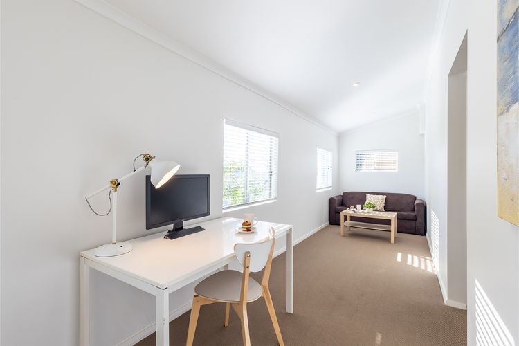 Tomaree Cottage 12 Tomaree Road – 200 mtrs to Beach – Pet Friendly, linen, WiFi & aircon