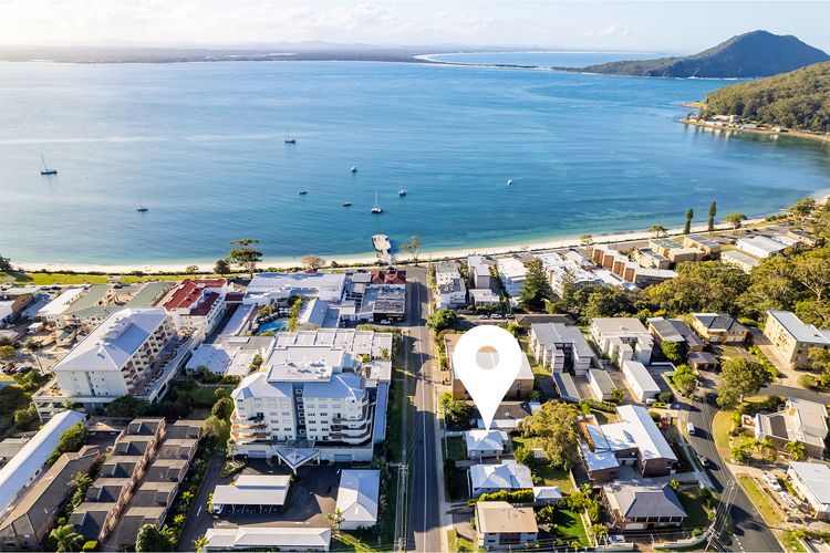 Tomaree Cottage 12 Tomaree Road – 200 mtrs to Beach – Pet Friendly, linen, WiFi & aircon