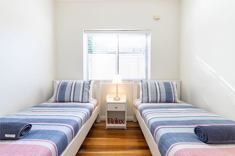 Tomaree Cottage 12 Tomaree Road – 200 mtrs to Beach – Pet Friendly, linen, WiFi & aircon